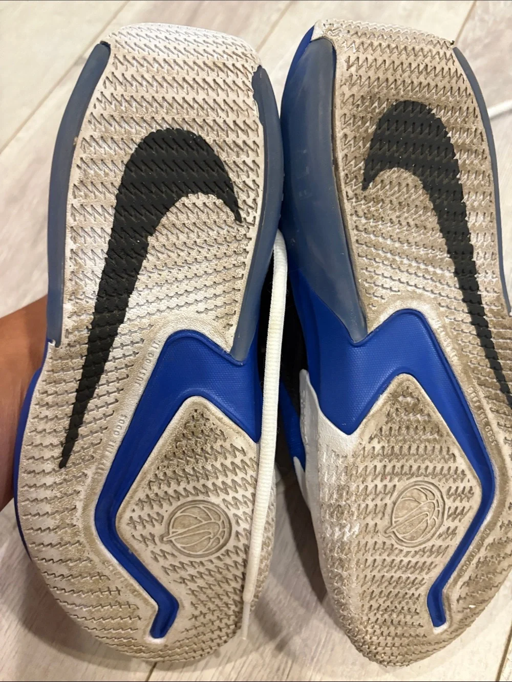 Nike size 5,5 boys basketball sneakers
